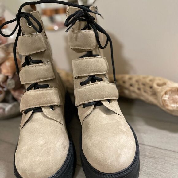 New Free People Emmett Lace up boots in latte suede size 9,5
Retail $268 - Picture 10 of 11